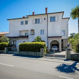 https://apartments-sandra.in-istria.net
